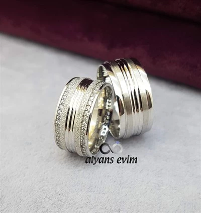Çizgi Desenli Çift Gümüş Alyans ürün görseli 1
