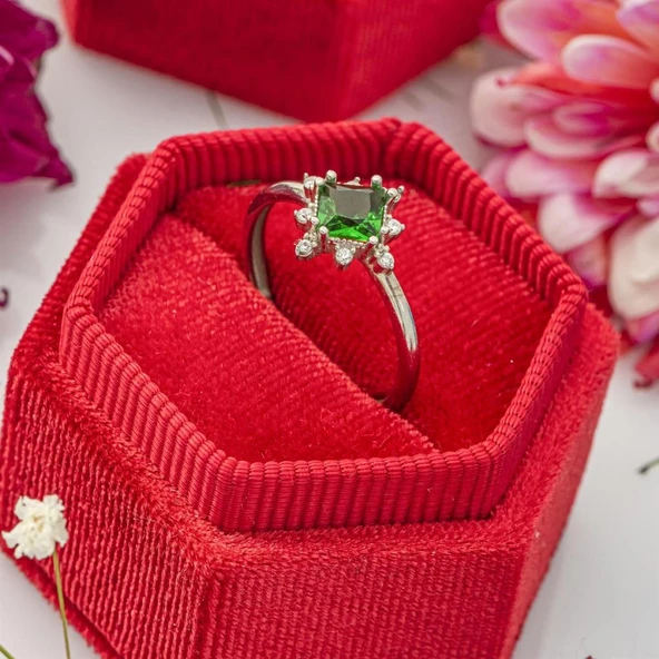 Kare Zümrüt Taşlı Gümüş Bayan Yüzük ürün görseli 1