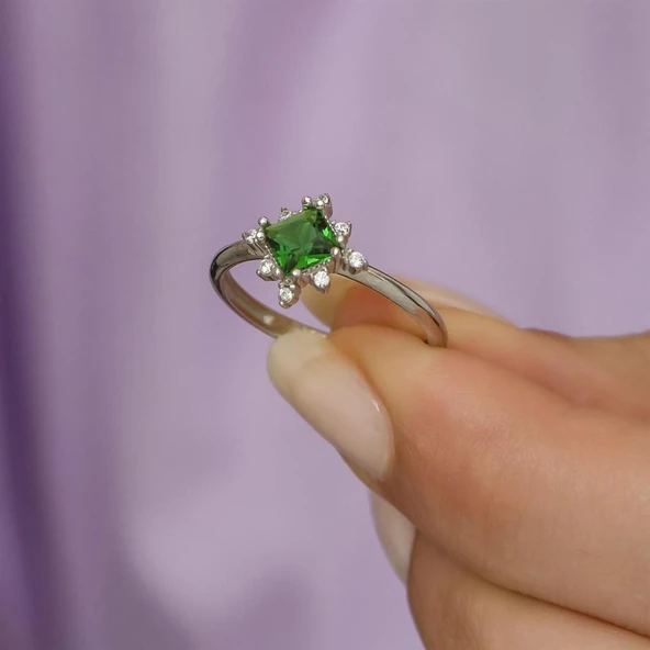 Kare Zümrüt Taşlı Gümüş Bayan Yüzük - Resim 8
