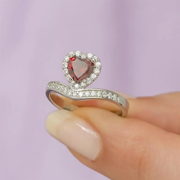 Kalp Motifli Kırmızı Zirkon Taşlı Tektaş Gümüş Bayan Yüzük - Resim 5