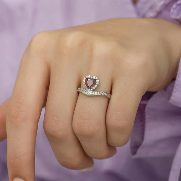 Kalp Motifli Kırmızı Zirkon Taşlı Tektaş Gümüş Bayan Yüzük - Resim 2