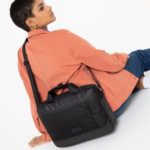 Eastpak Acton CNNCT Coat Omuz Notebook Laptop Çantası EK42F80W - 4