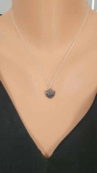 925 Ayar Gümüş "Mom" Yazılı Anne Kolyesi ürün görseli 1