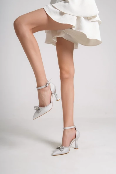 Gri Saten Gümüş Fiyonk Taşlı Stiletto Kadeh Topuklu Ayakkabı - Darley - Resim 3