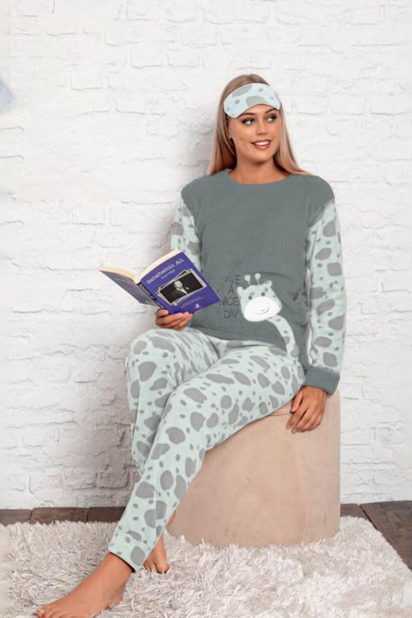 Kadın Gri Renk Zürafa Desenli Polar Kumaş AZL-6176 Pijama Takımı