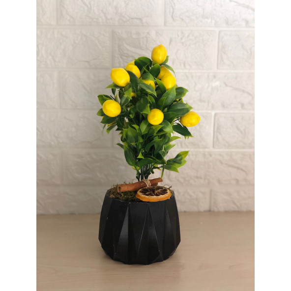 Dekoratif siyah prizma saksıda yapay limon ağacı tasarımı