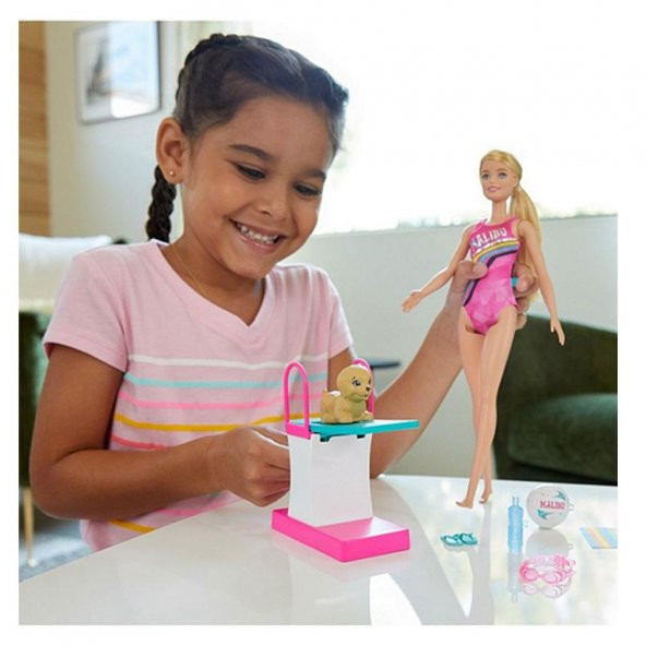 Barbie Seyahatte Yüzücü Barbie Oyun Seti GHK23 Lisanslı Ürün - 2