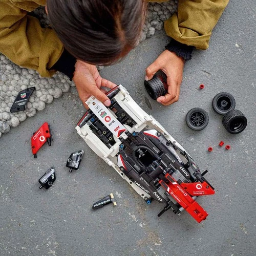 LEGO Technic 42137 Formula E Porsche 99x Electric - 8