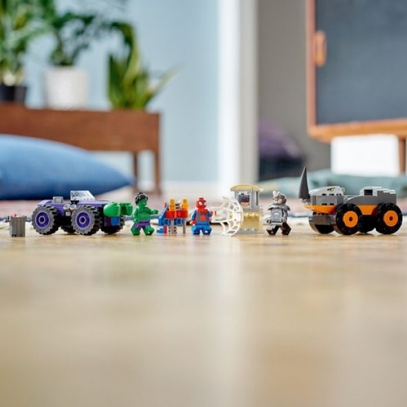 LEGO Super Heroes 10782 Hulk vs. Rhino Truck Showdown - 6