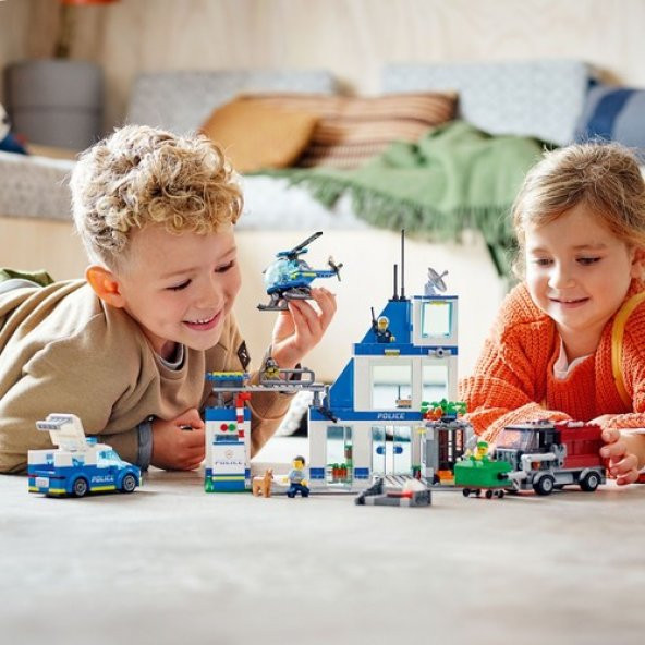 LEGO City 60316 Police Station - 4