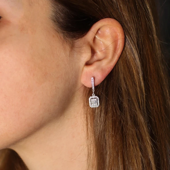 925 Ayar Gümüş Kare Model Baget Taş Küpe ürün görseli 1