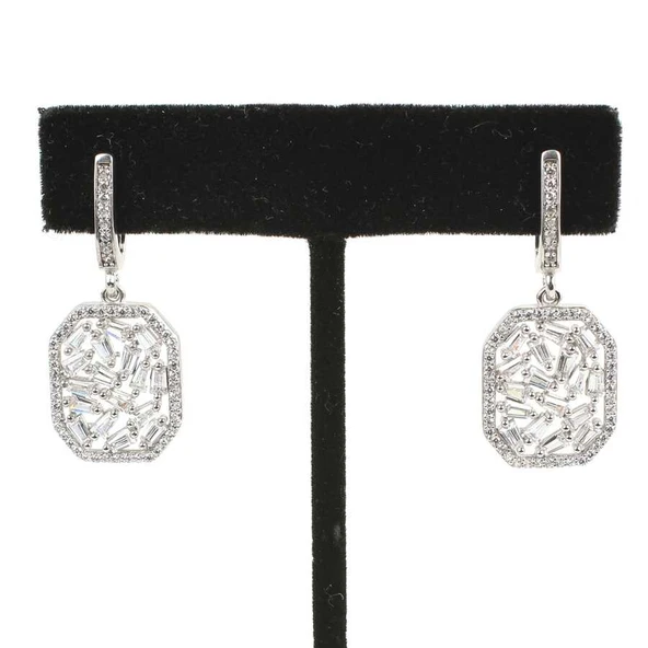 925 Ayar Gümüş Kare Model Baget Taşlı Küpe ürün görseli