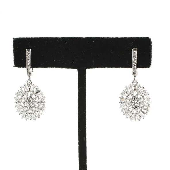 925 Ayar Gümüş Oval Model Baget Taşlı Küpe ürün görseli 1