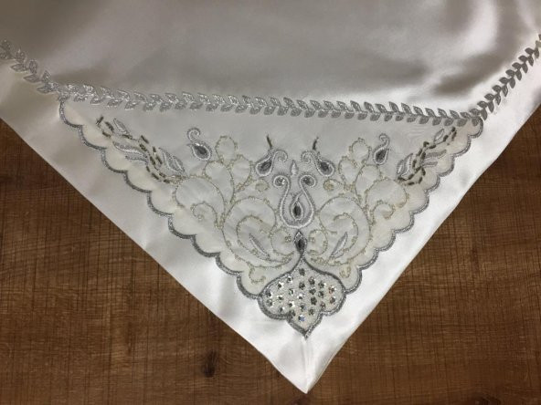 Finezza El işlemesi Boncuklu Saten Kumaş Beyaz Gümüş Gelin Bohçası 90x90cm - 483 - Resim 3