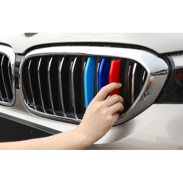 BMW G30 5 Series 18-20 Modeller M Böbrek Panjur Şeridi - Resim 3