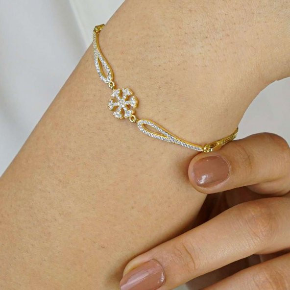 Kar Tanesi Tasarımlı Kelepçe Model Altın Kaplama 925 Ayar Gümüş Kadın Bileklik ürün görseli 1