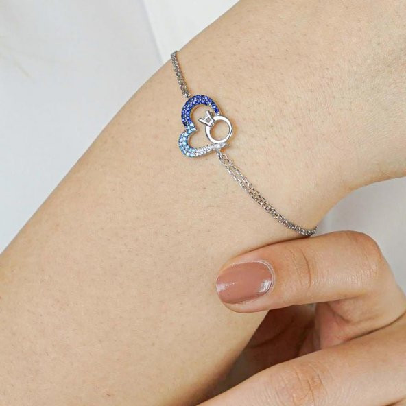 Renk Geçişli Kalp Tasarımlı Tektaş Pırlanta Detaylı 925 Ayar Gümüş Kadın Bileklik ürün görseli