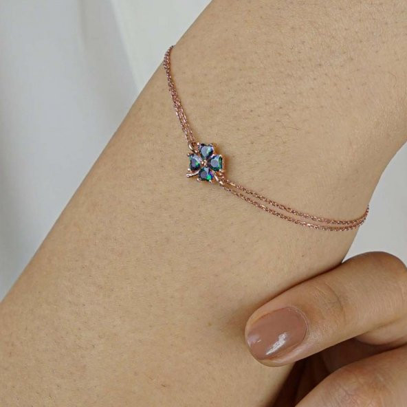 Yonca Tasarımlı Kalp Detaylı Mistik Topaz Taşlı 925 Ayar Gümüş Bileklik ürün görseli