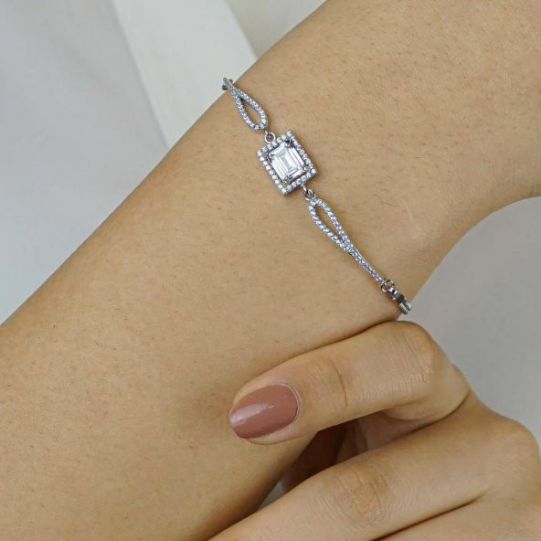 Baget Taşlı Kelepçe Model 925 Ayar Gümüş Kadın Bileklik ürün görseli