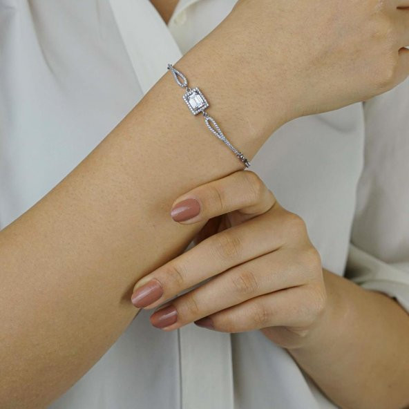 Baget Taşlı Kelepçe Model 925 Ayar Gümüş Kadın Bileklik - Resim 3