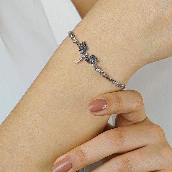 Melek Tasarımlı Siyah Zirkon Taşlı 925 Ayar Gümüş Kadın Bileklik ürün görseli