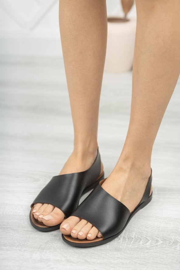 Buse Hakiki Deri Siyah Günlük Kadın Sandalet