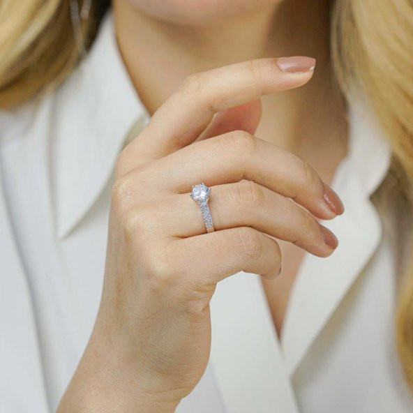 Pırlanta Tasarımlı Zirkon Taşlı 925 Ayar Gümüş TektaşYüzük - Resim 3