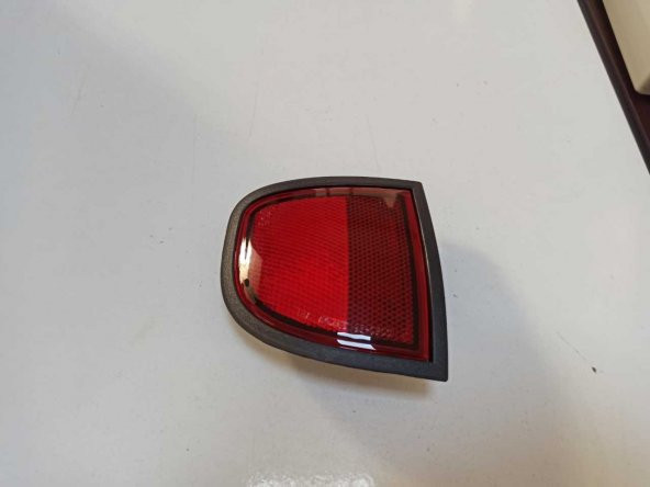 REFLEKTOR ARKA SOL MİTSUBİSHİ L 200 OEM 8355A015 ürün görseli 1