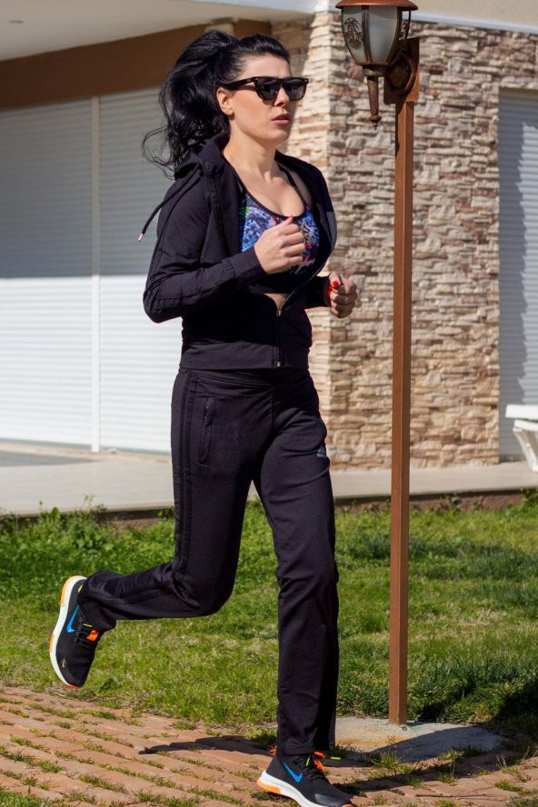 Kadın Siyah İki Şeritli Biyeli Fermuarlı Kapüşonlu Spor Eşofman Takımı 21KESTAX11