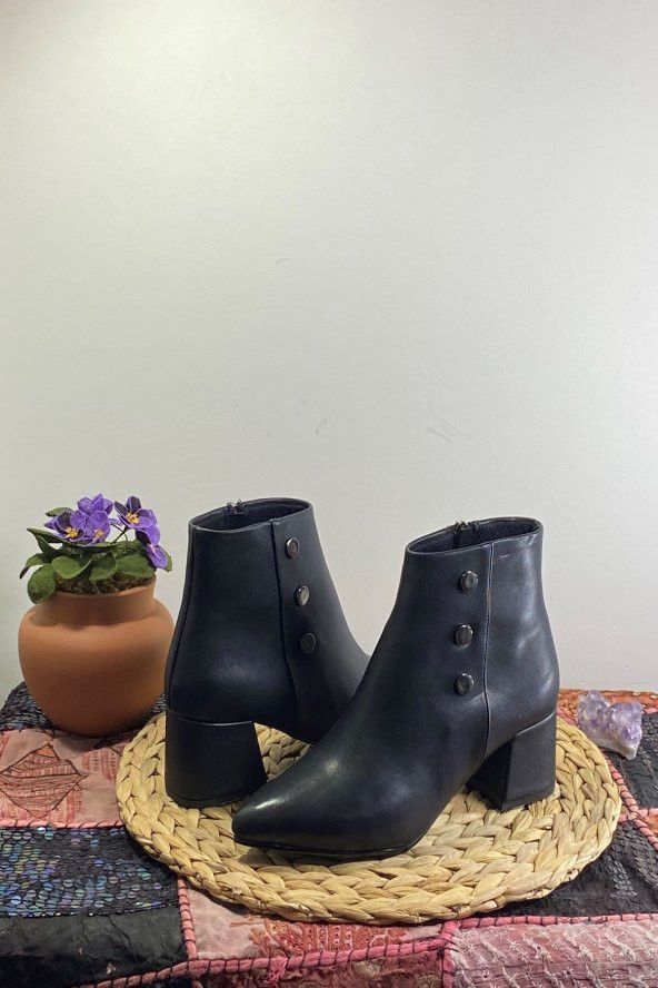 Düğme Detaylı Kadın Topuklu Bot - 3