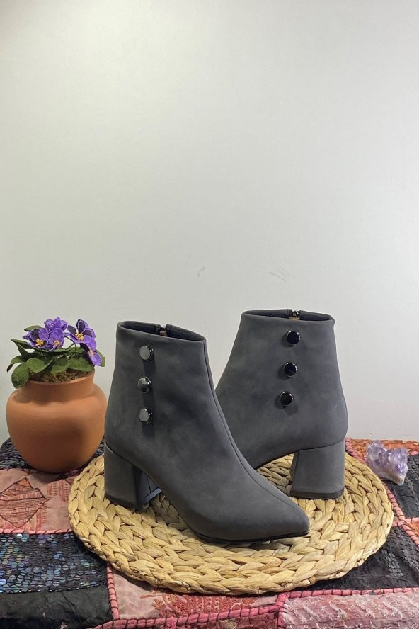 Düğme Detaylı Kadın Topuklu Bot - 6