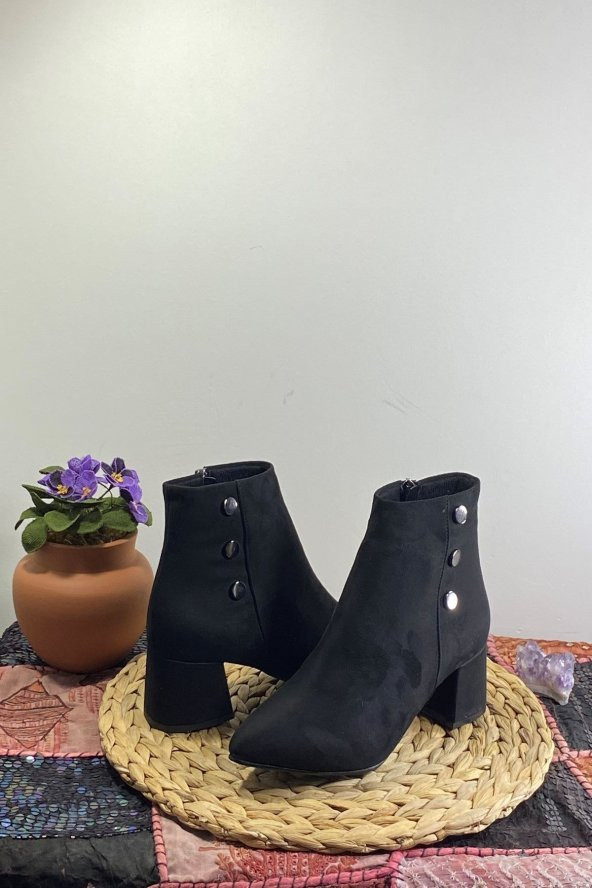 Düğme Detaylı Kadın Topuklu Bot - 12