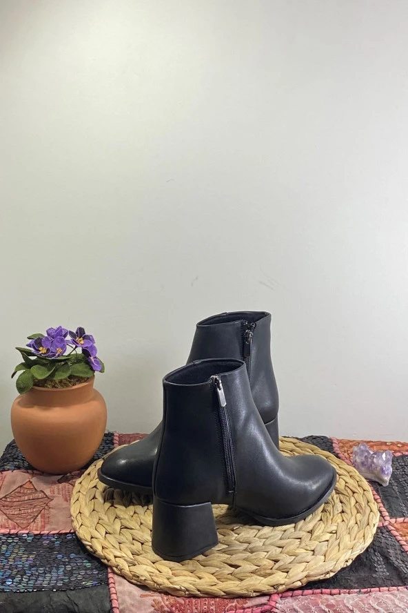 Siyah Kadın Topuklu Bot - 8