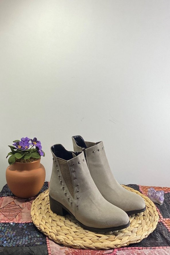 Vizon Kadın Süet Topuklu Bot