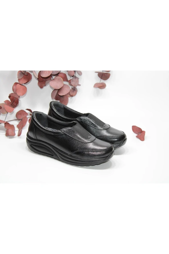 HANIMCA HAKİKİ DERİ ORTOPEDİK DOLGU TABAN SİYAH GÜNLÜK YÜRÜYÜŞ AYAKKABISI