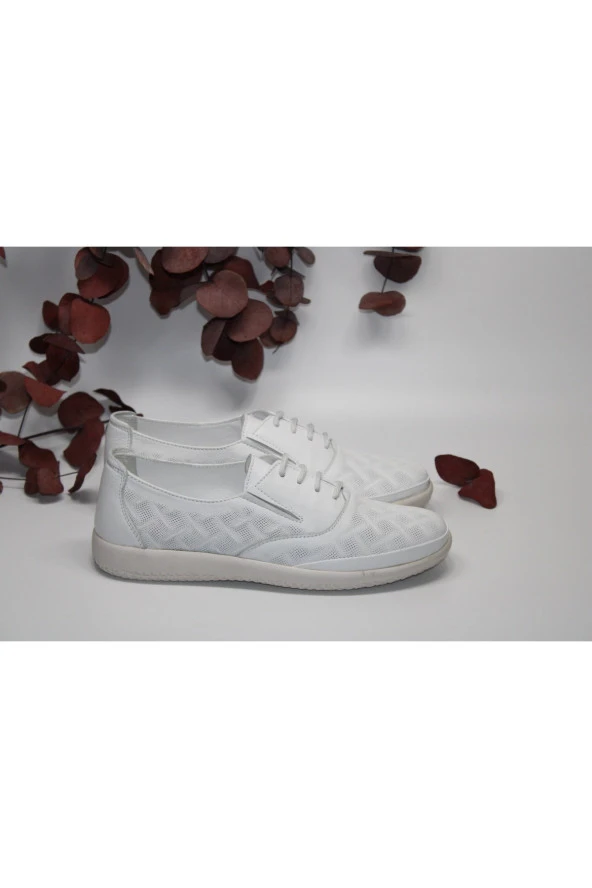 MARYJANE HAKİKİ DERİ KAUÇUK DÜZ TABAN BASKILI DERİ BEYAZ BAĞCIKLI GÜNLÜK ÇARIK AYAKKABI