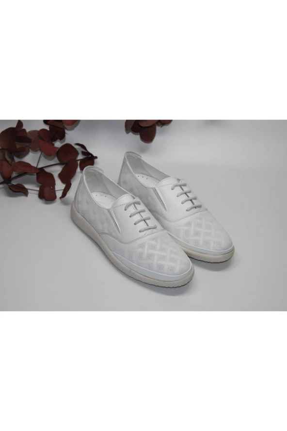 MARYJANE HAKİKİ DERİ KAUÇUK DÜZ TABAN BASKILI DERİ BEYAZ BAĞCIKLI GÜNLÜK ÇARIK AYAKKABI - 2