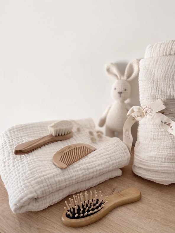 Naturaborn Organik Doğal Keçi Kılı Yumuşak Bebek Konak Saç Fırçası &Bambu Bebek tarağı ve Şimşir Tarak 3'lü Seti ürün görseli 1