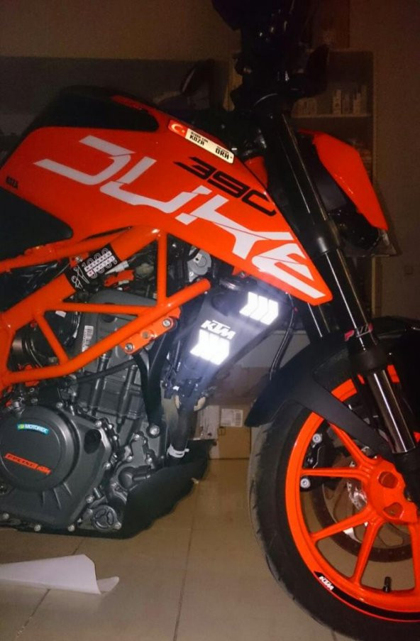 Ok Şeklinde Reflektif Beyaz Sticker Çınar Extreme - 5