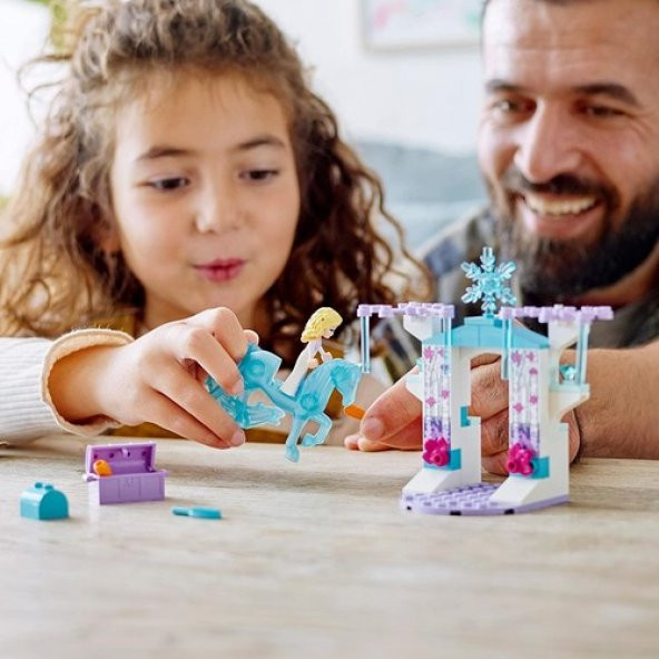 LEGO Disney 43209 Elsa and the Nokks Ice Stable - 2