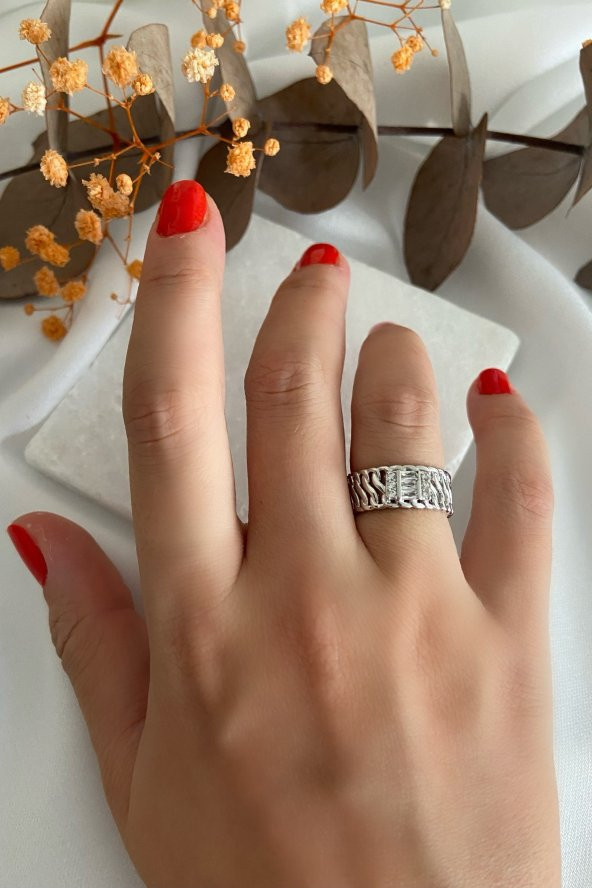 Zincir Desen Üzeri Baget Taşlı Yüzük