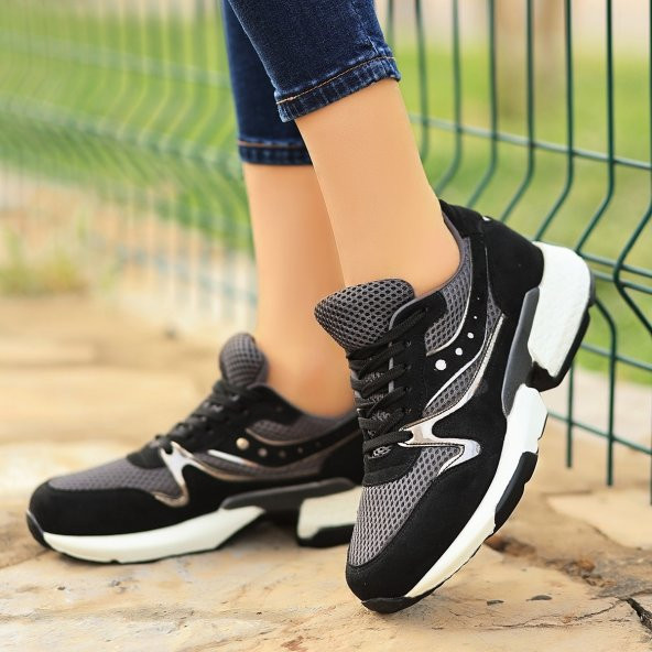 Mali Siyah Süet Beyaz Detaylı Bağcıklı Spor Ayakkabı