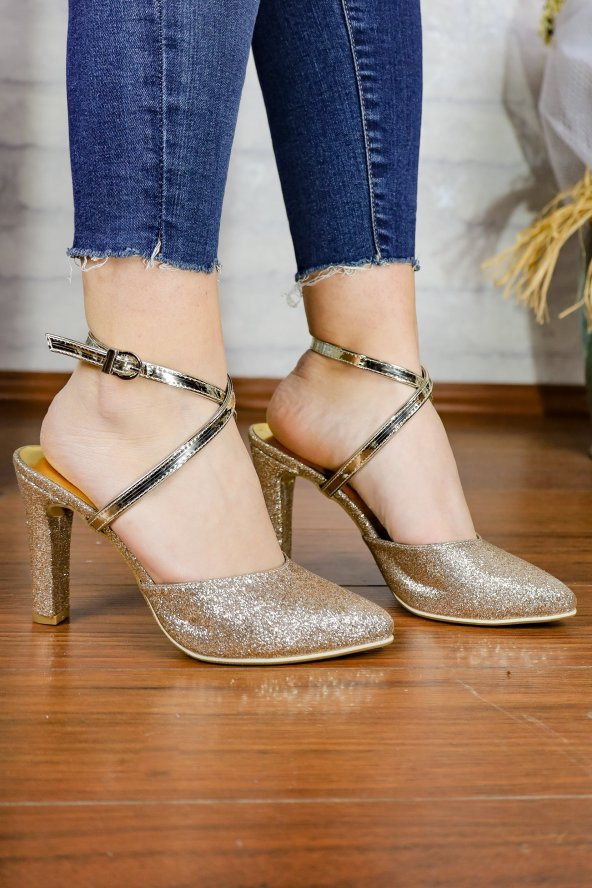 Altın Sim Bilekten Atkılı Arka Açık Abiye Stiletto - 2
