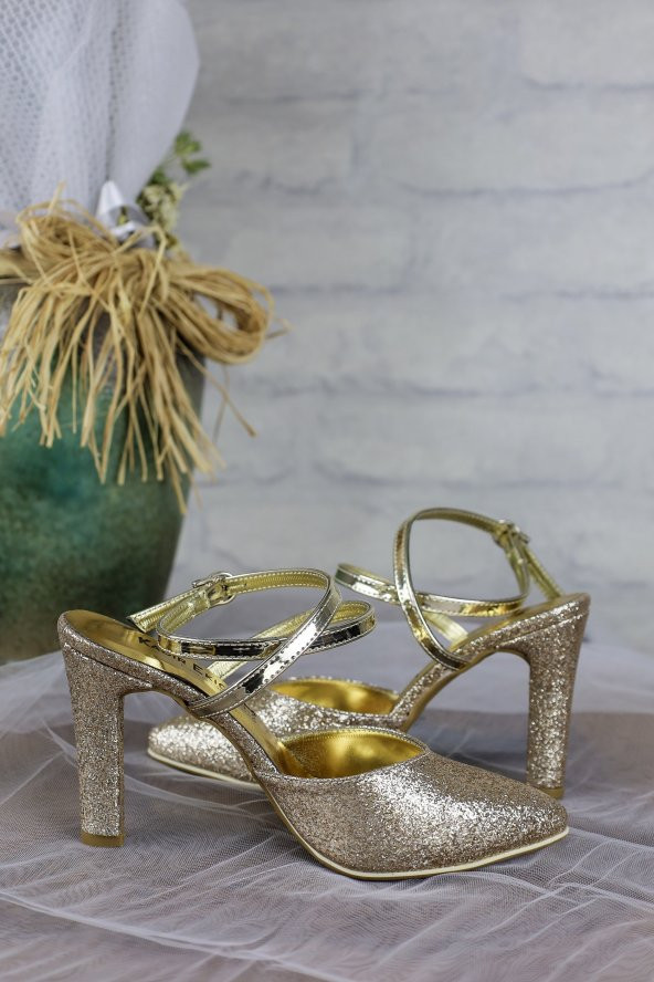Altın Sim Bilekten Atkılı Arka Açık Abiye Stiletto - 3