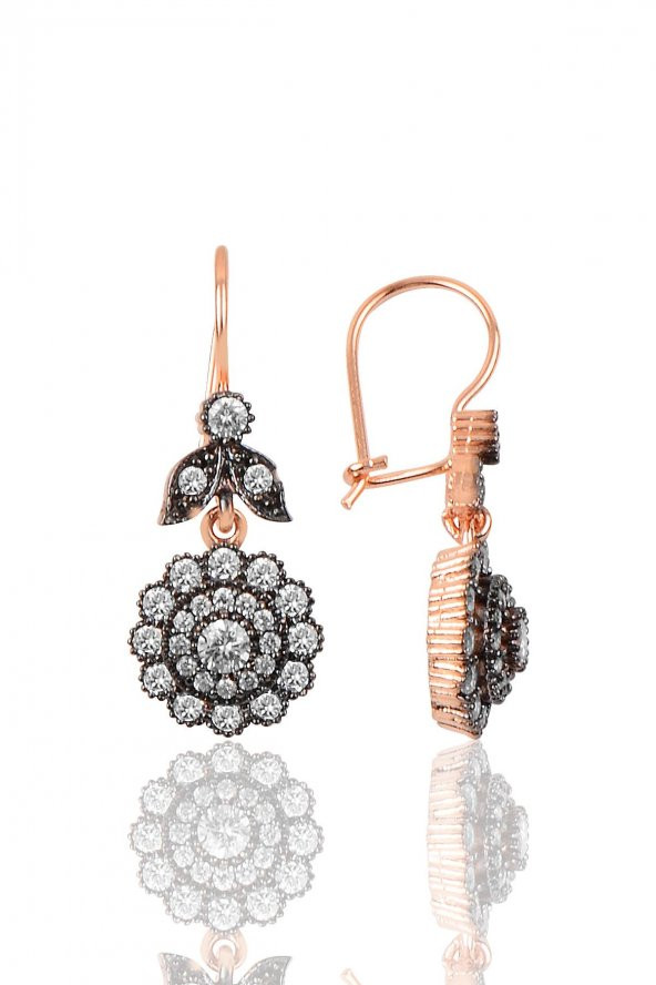 Gümüş elmas montürlü küpe ürün görseli