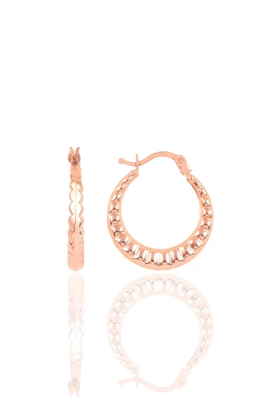 Gümüş çizgili orta boy şarnel küpe ürün görseli