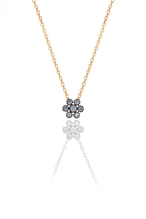 Gümüş elmas montürlü çiçek kolye ürün görseli