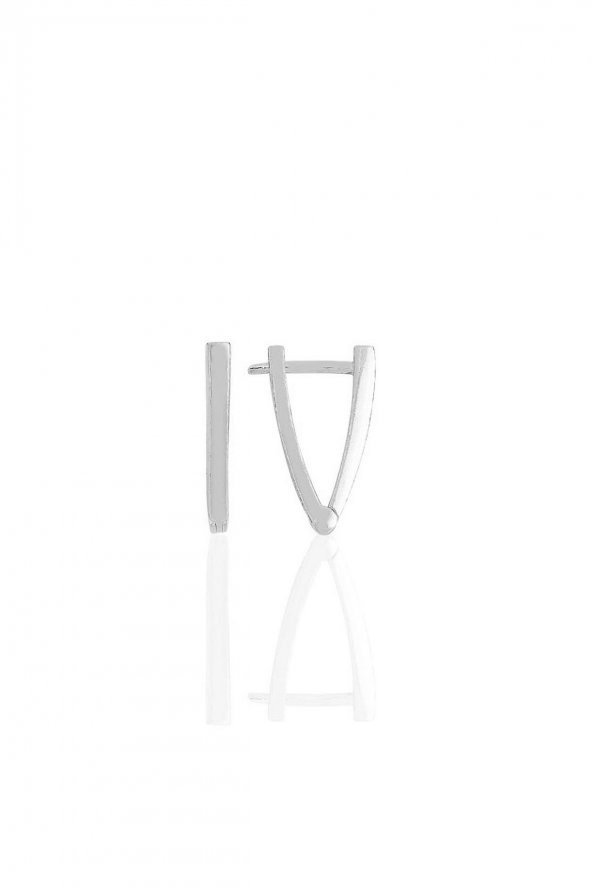 Gümüş rodyumlu 13 mm özel tasarım üçgen küpe ürün görseli