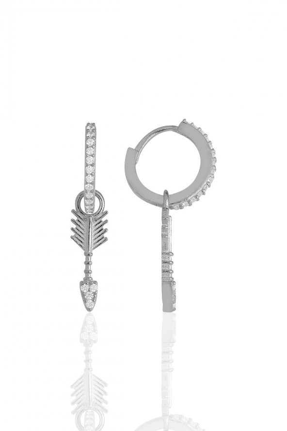 Gümüş rodyumlu zirkon taşlı ok küpe ürün görseli