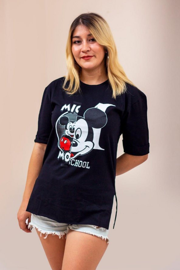 Siyah Mickey Mouse Baskılı Yırtmaçlı Duble Kol Kadın Tişört 22KTSHMICK